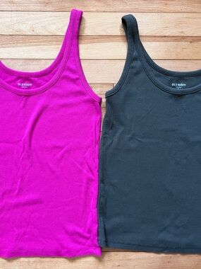 Old Navy Women’s Tank Tops in Fuchsia and olive Green - Ribbed Scoop Neck Set